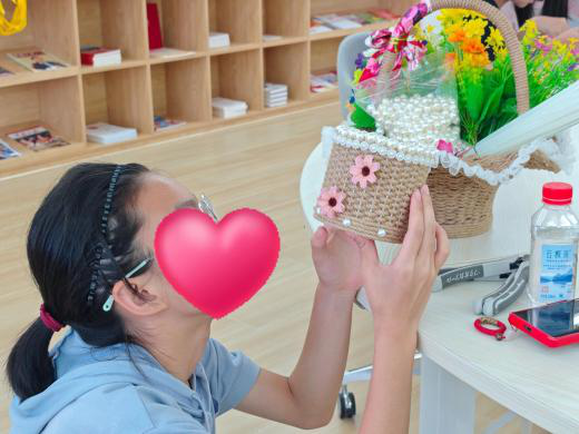 桂园街道开展“巧手做花篮”未成年人手工DIY活动