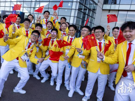 “中国红”亮相！第47届世界技能大赛在法国里昂开幕