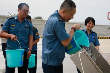 深中通道管理中心开展增殖放流活动，60万尾鱼苗游向海洋