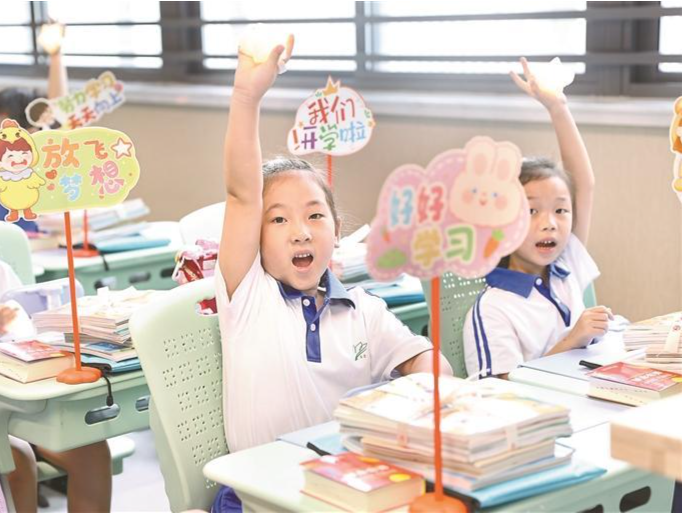 晶报特别报道｜萌新在9月——开学首日深圳各校即景