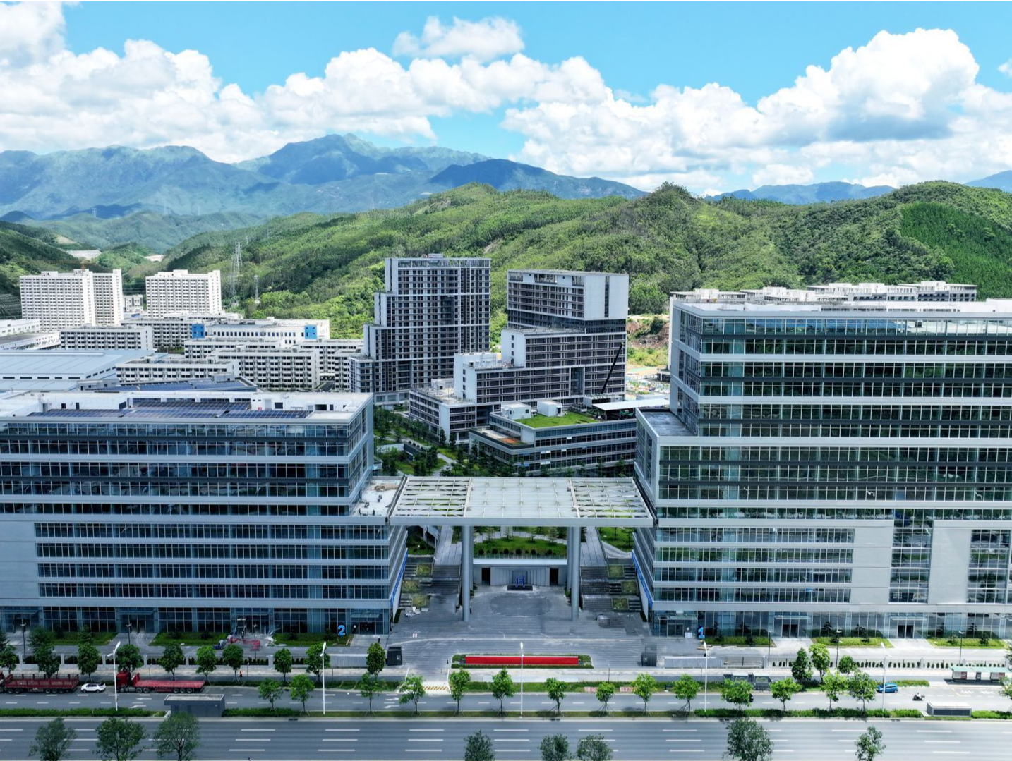 深圳市首个两区协作共建“工业上楼”项目正式开园