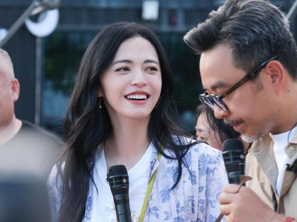 《花儿绽放》连续收视夺冠，“村飨”企划引发网友热议