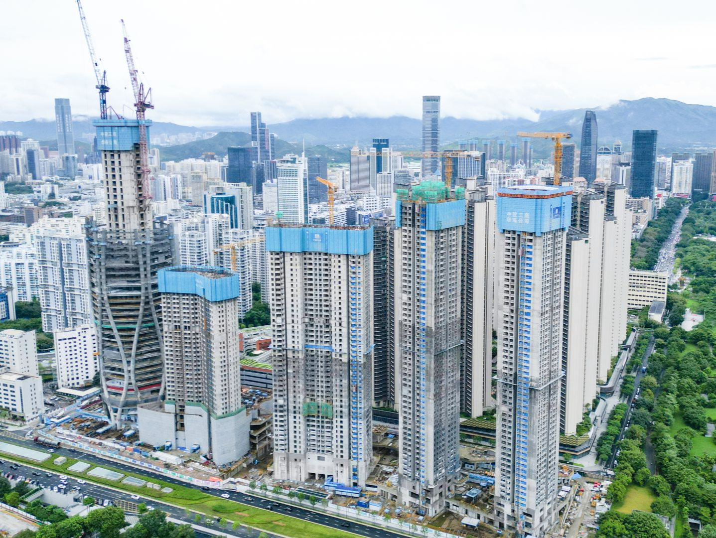 建设工程项目管理经验交流会在深圳举行，华富村项目两款“造楼机”同场攀高