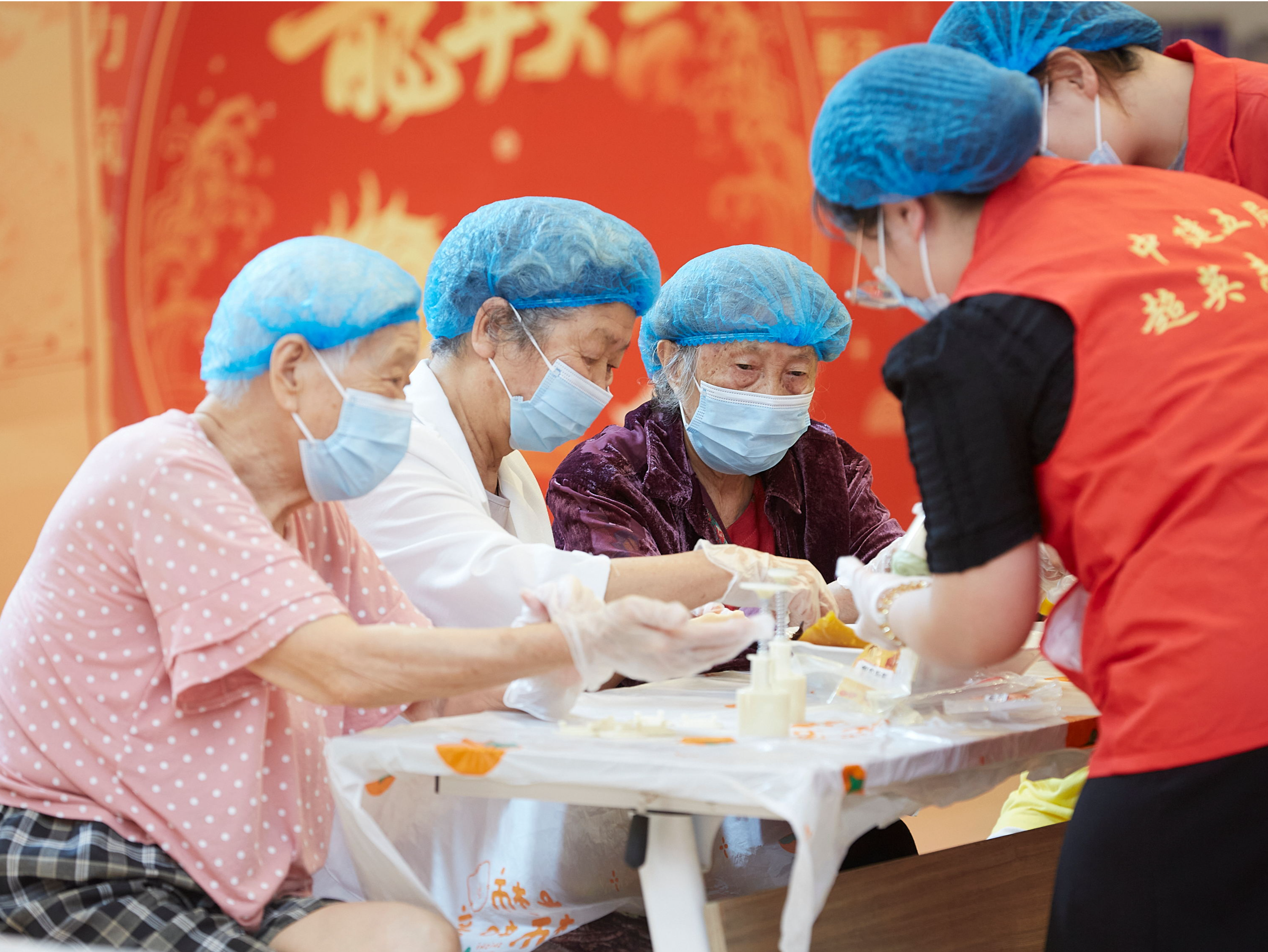 向一线建设者送上节日祝福，深圳重点建设项目开展中秋系列活动