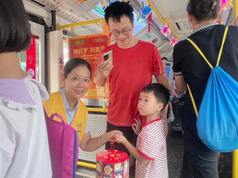 “情满中秋，温馨巴士”中秋主题公交车 陪市民共度佳节