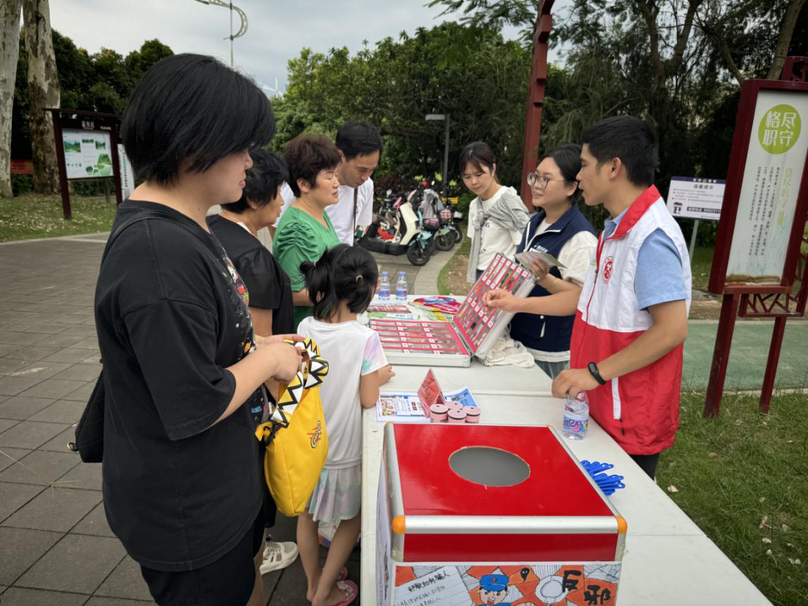 石井街道开展禁毒麻精药品宣传