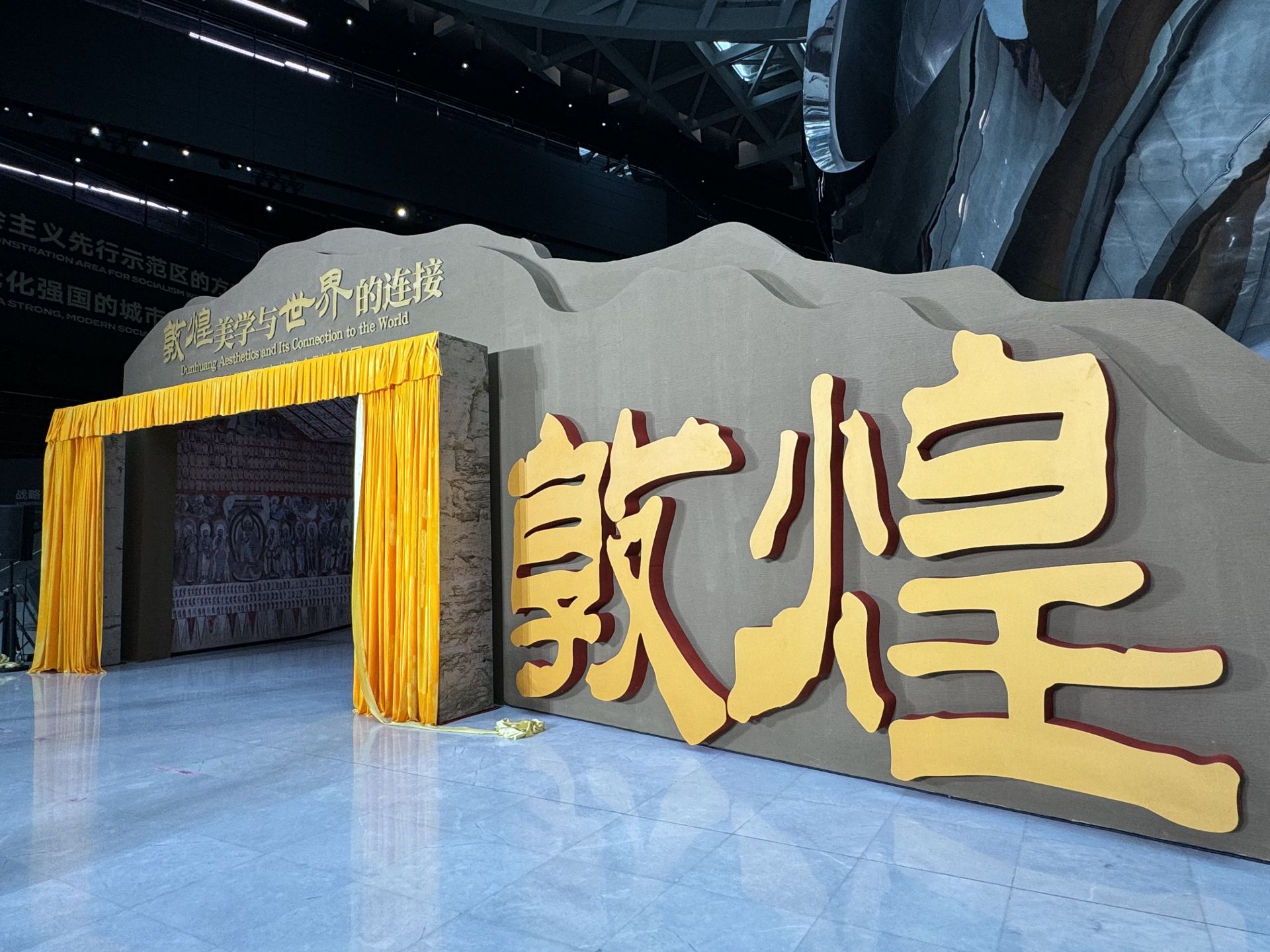 解锁“沉浸式入窟”体验！这个展览把敦煌“搬”来深圳了→