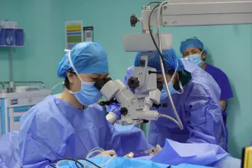 跨越万里！深喀携手助100名患者重见光明