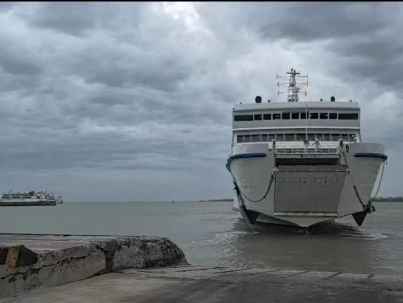 琼州海峡启动复航专班全力支援海南救灾复产