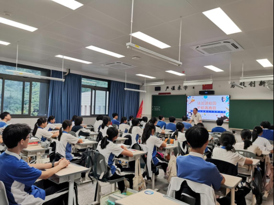 龙华区普法宣讲进校园，点亮开学法治第一课