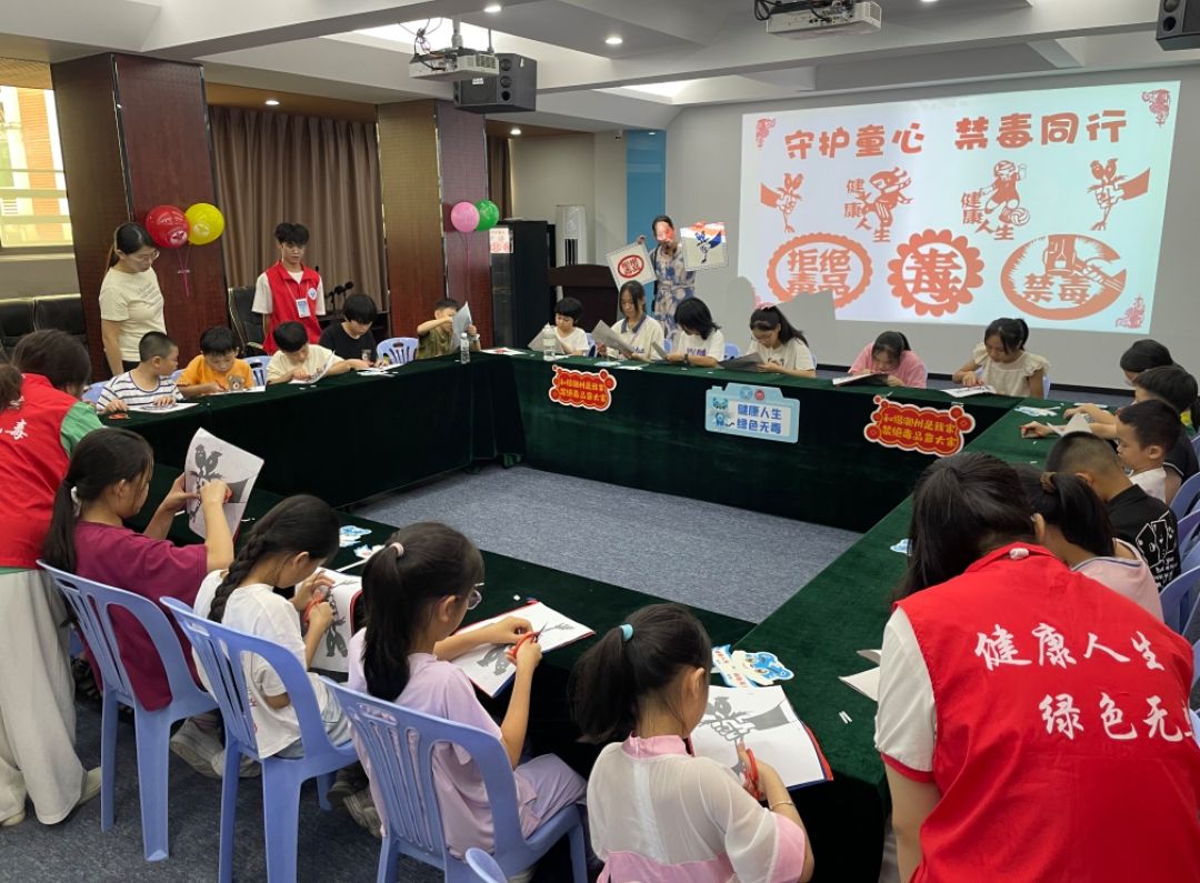在“行走的课堂”中解锁学习乐趣，广东探索“禁毒+研学”融合发展新路径