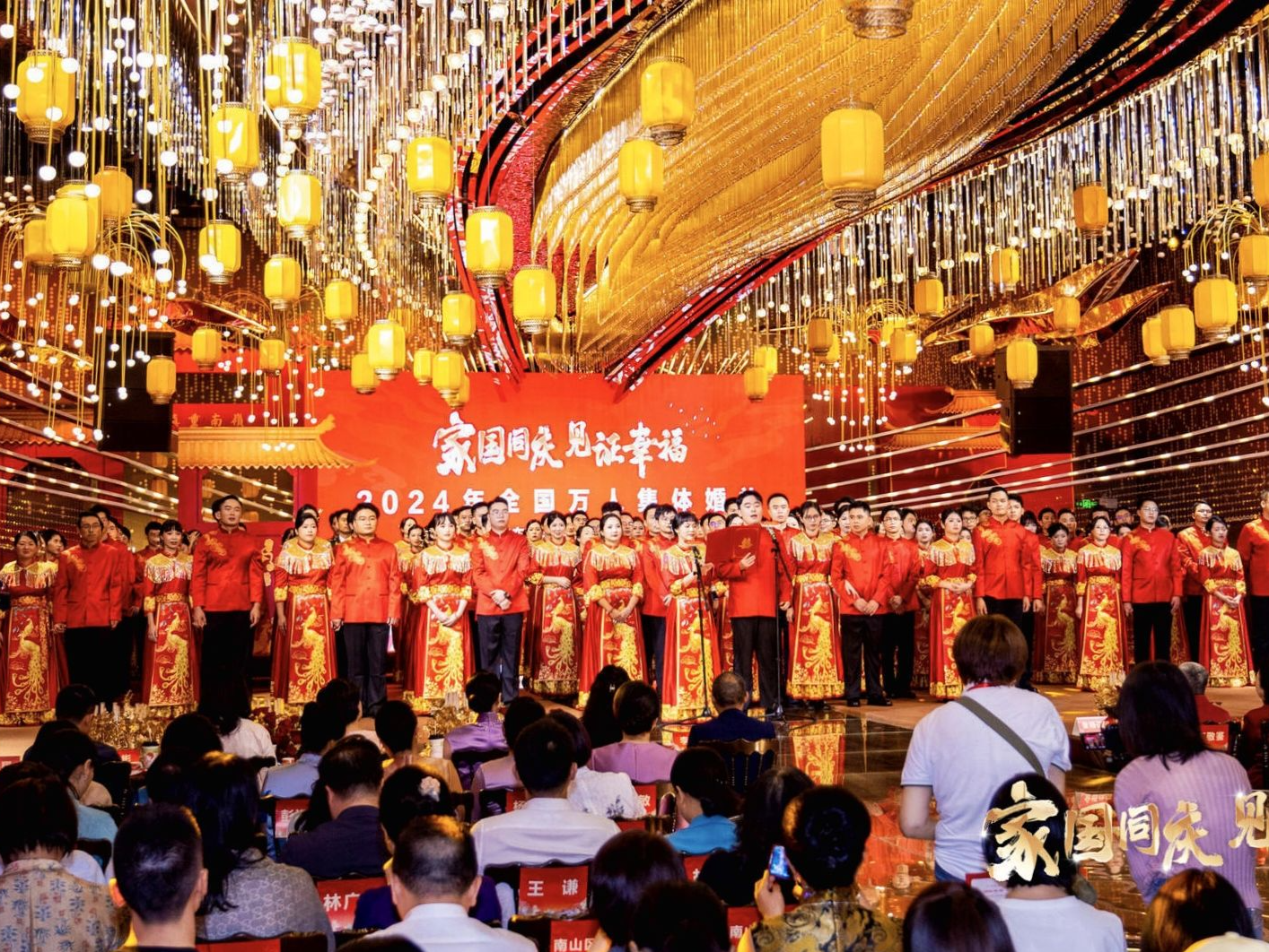 惊艳！全国万人集体婚礼深圳新人婚服出自这位非遗手工技艺传承人