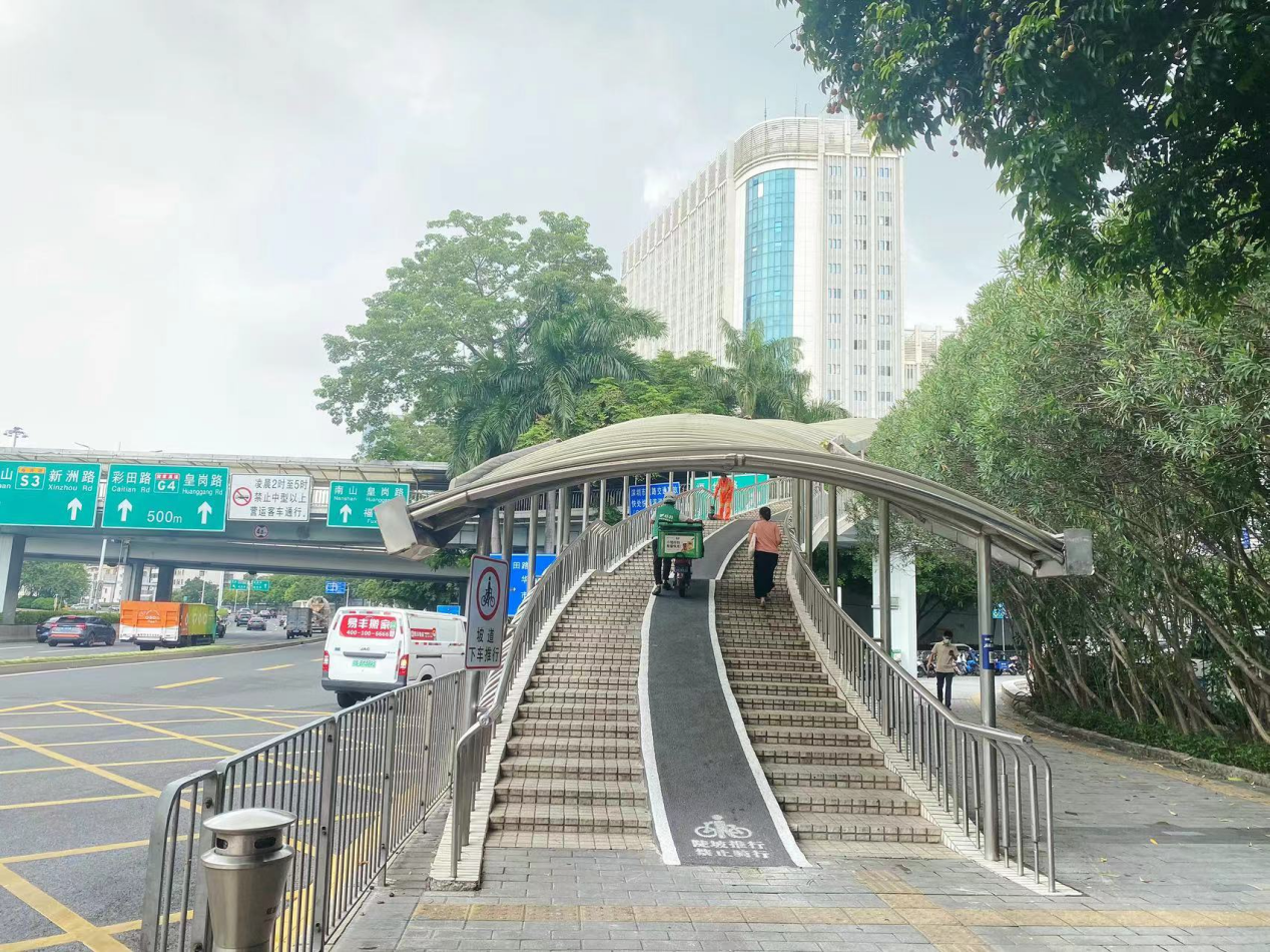 民意速办｜南园街道天桥变装记：宽畅坡道守护骑手安全，雨天从此不再“滑”行