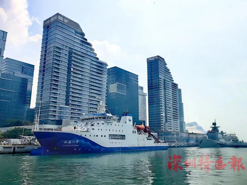 双“舰”合璧！深圳舰国庆回家，深海一号携蛟龙号也来了！