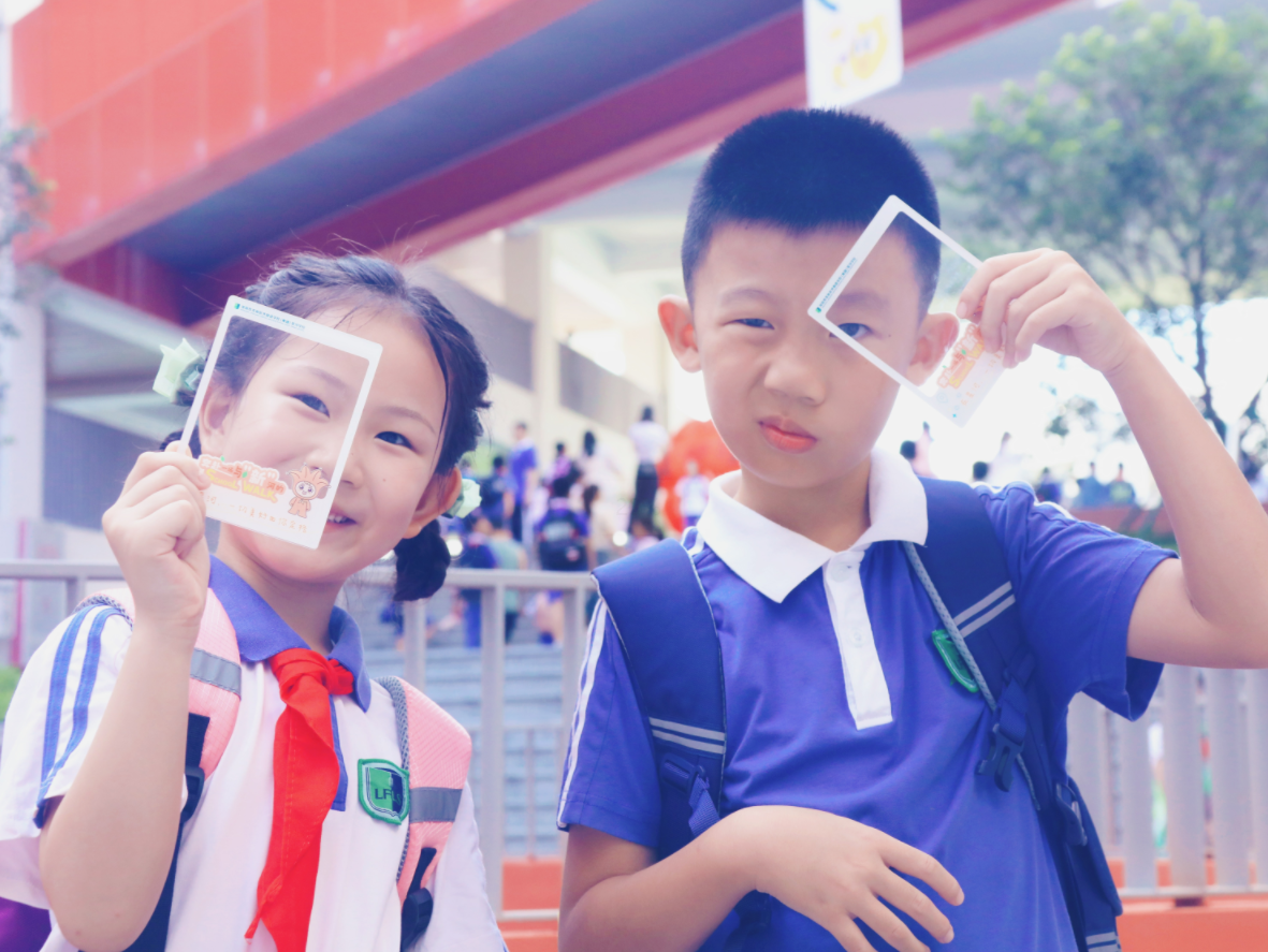 新学期启航，龙岗区外国语学校（集团）星河学子以“School Walk”定格美好瞬间