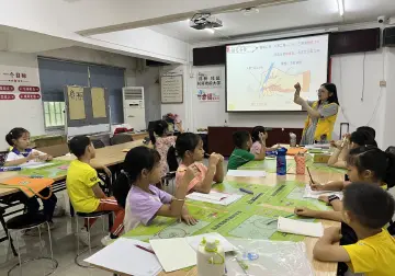 民新社区开展儿童青少年硬笔书法公益课堂
