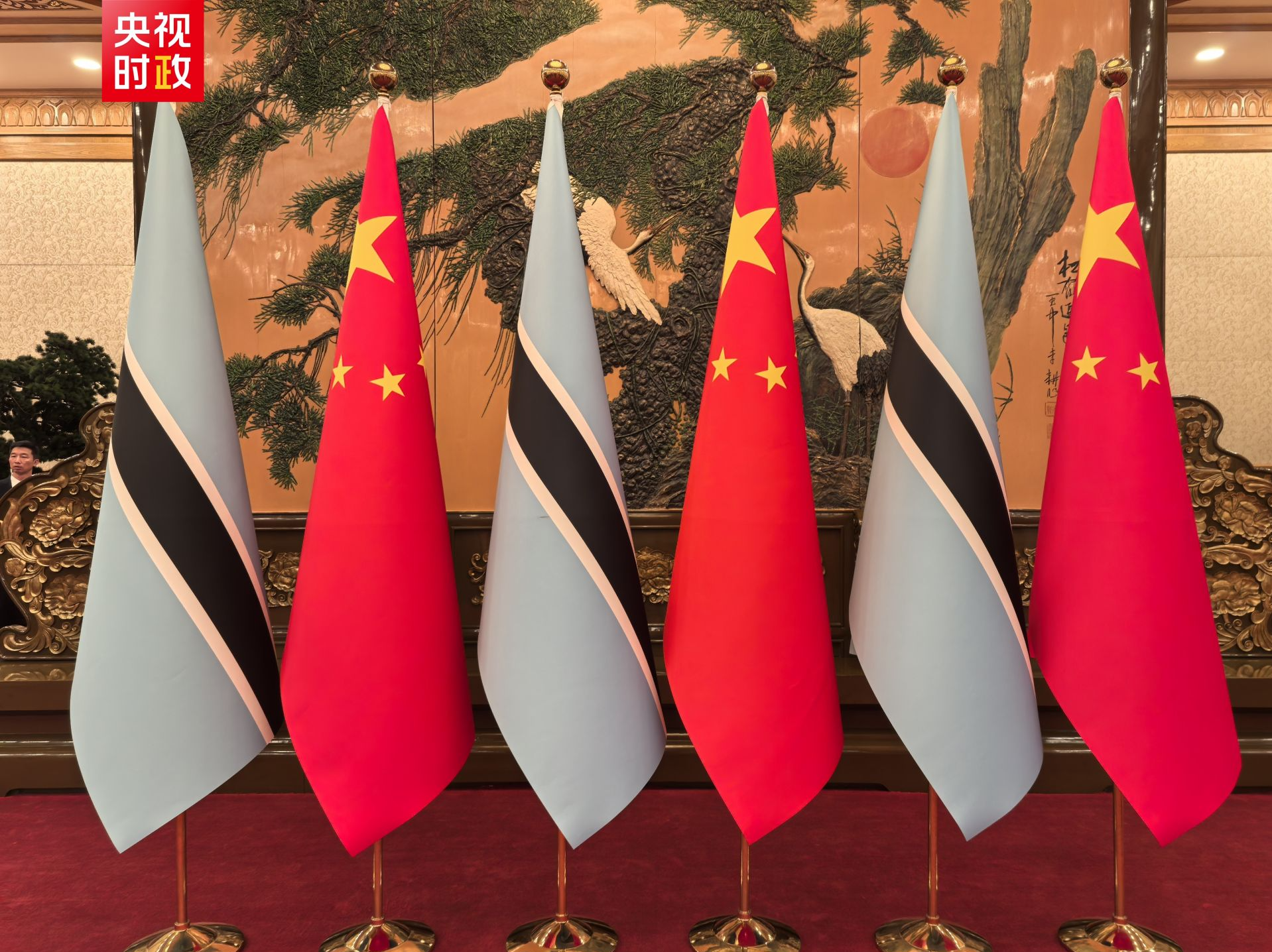 习近平会见博茨瓦纳总统马西西
