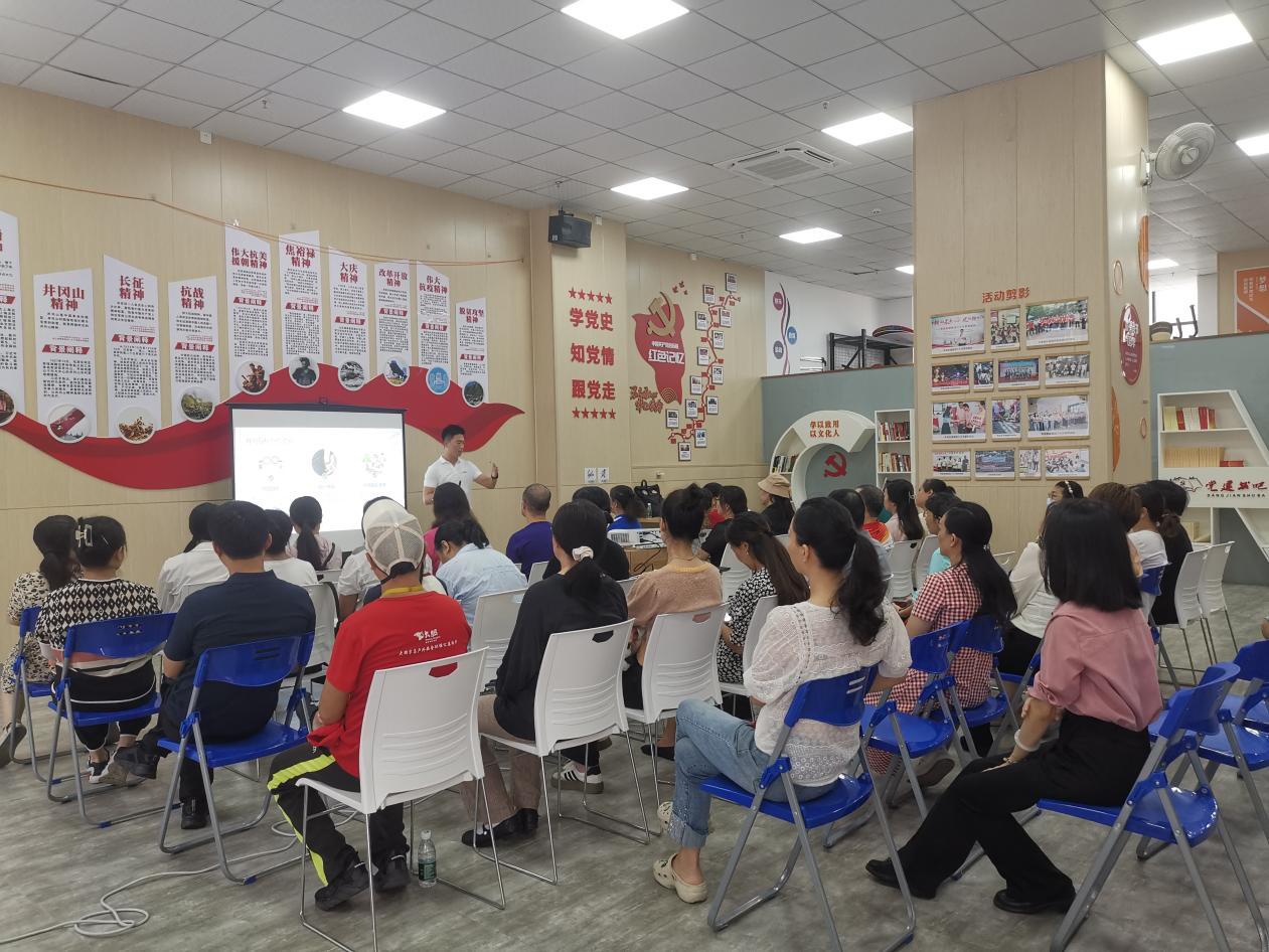 布吉街道龙珠社区走进园区，开展劳资纠纷法律宣传讲座