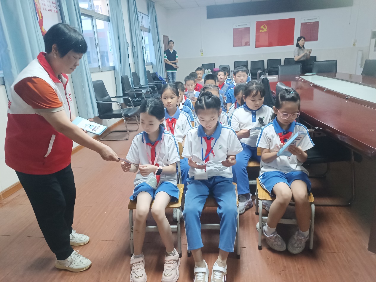 坑梓街道开展“开学第一课”禁毒知识讲座
