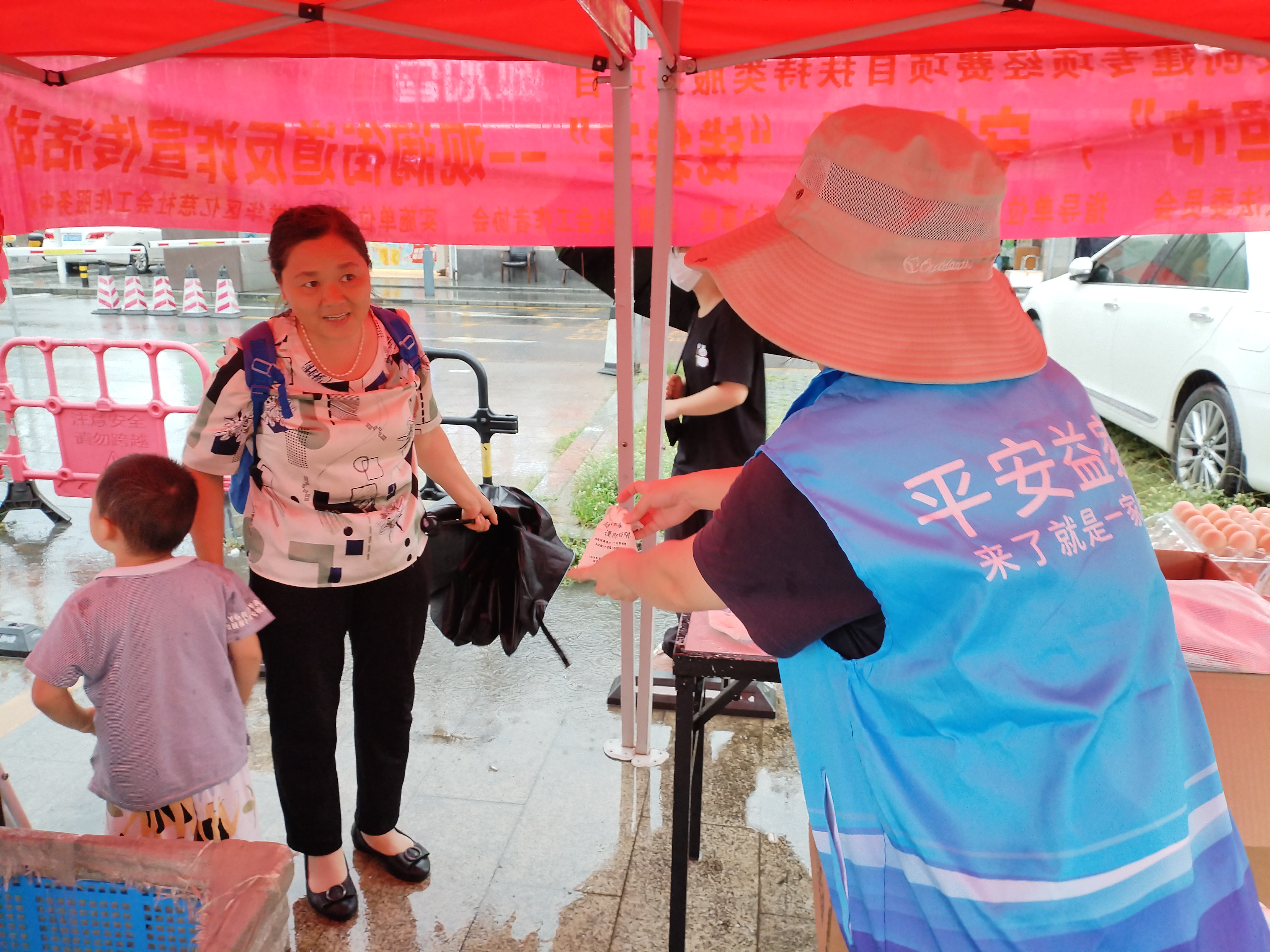观澜街道“反诈”超市教居民识骗，筑防骗防线守好居民钱袋子