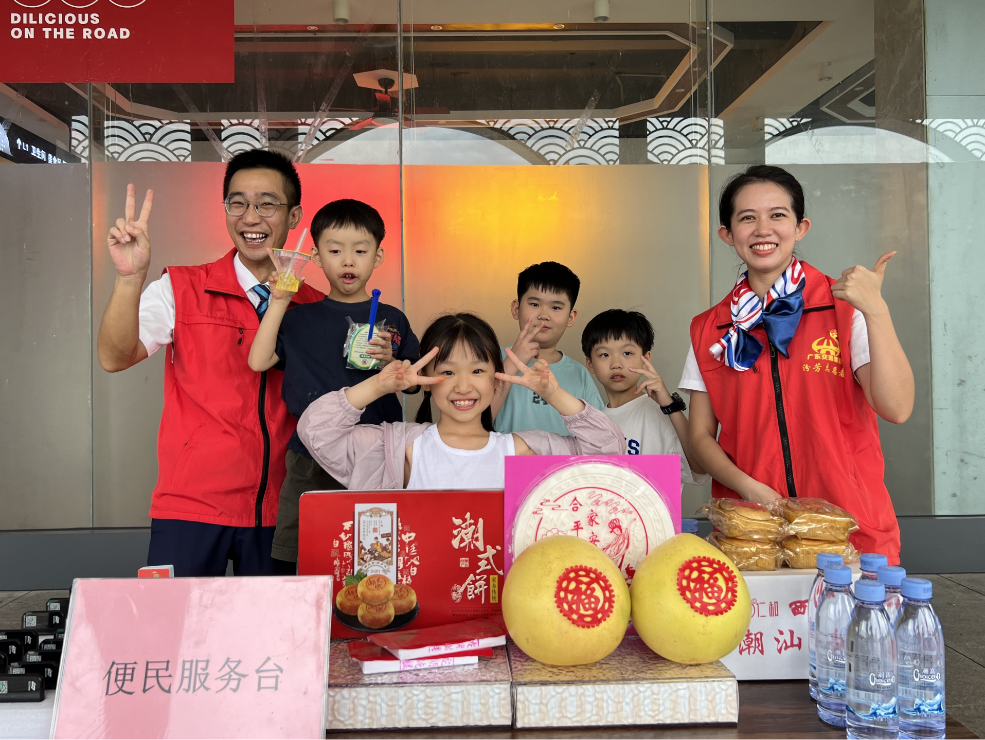 “潮式心意”真暖心！汕汾高速汾芳志愿者为司乘人员送服务送安全
