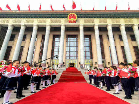 时政新闻眼丨怎样向英雄模范学习？习近平在国家最高荣誉颁授仪式上发出号召