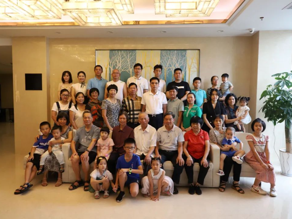 晶报特别报道 | 四代传承！家里15人从教……深圳“教师之家”故事多→