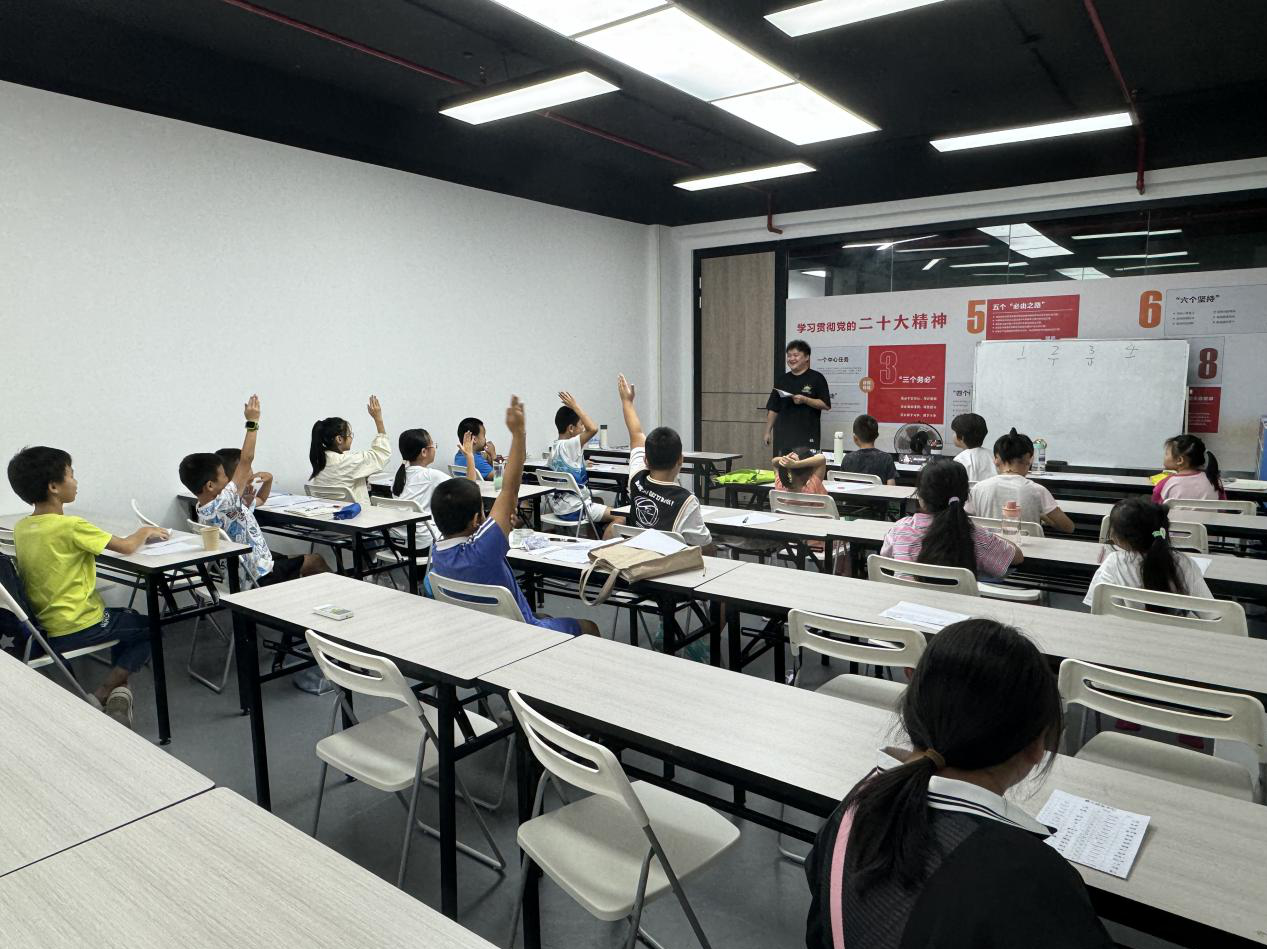 愉天社区携手公益企业举办暑期辅导班，惠及近300人次学生
