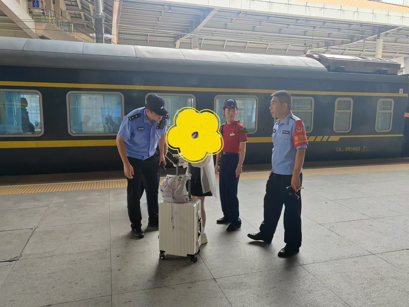 15岁女孩离家出走见网友，深铁民警接警暖心开导劝回