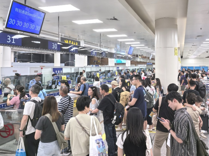 重阳节期间，皇岗、福田口岸迎送出入境旅客逾78万人次