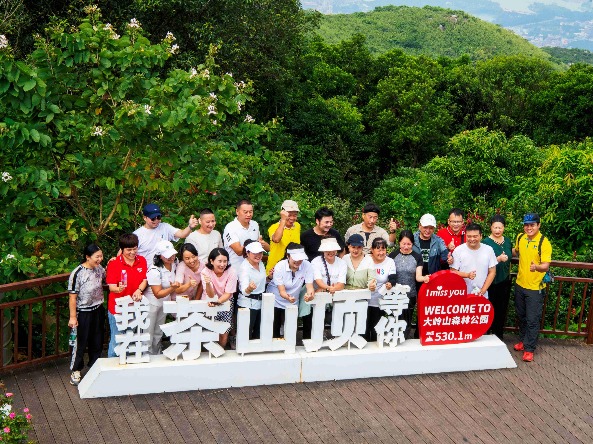 “一大早就很多人上山了！”重阳节，东莞人登山热情高涨
