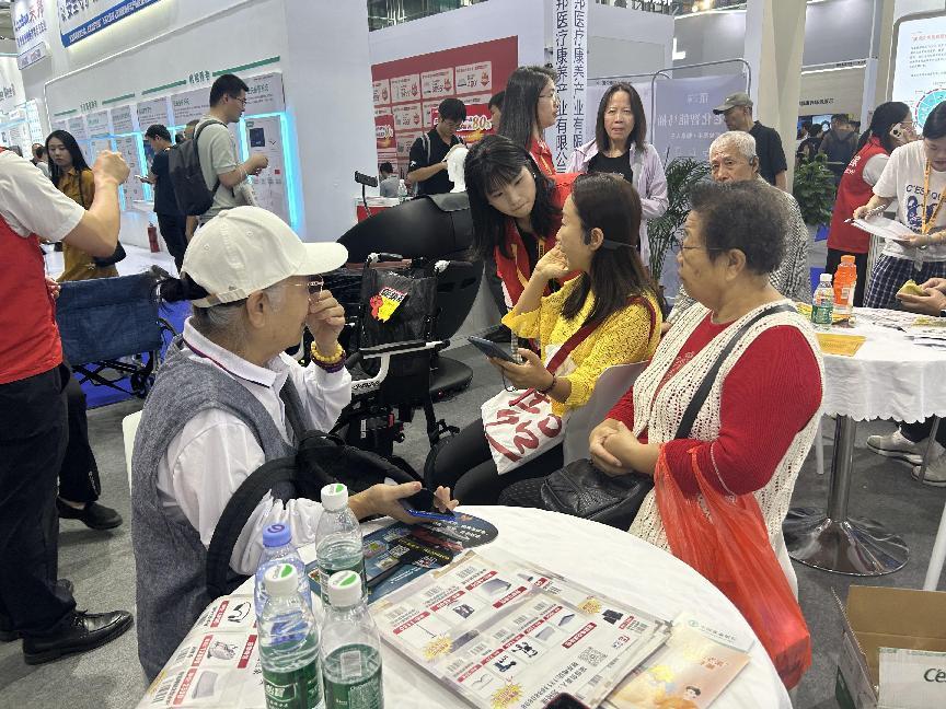 全球名企逾千款前沿产品 集中亮相深圳智慧养老展