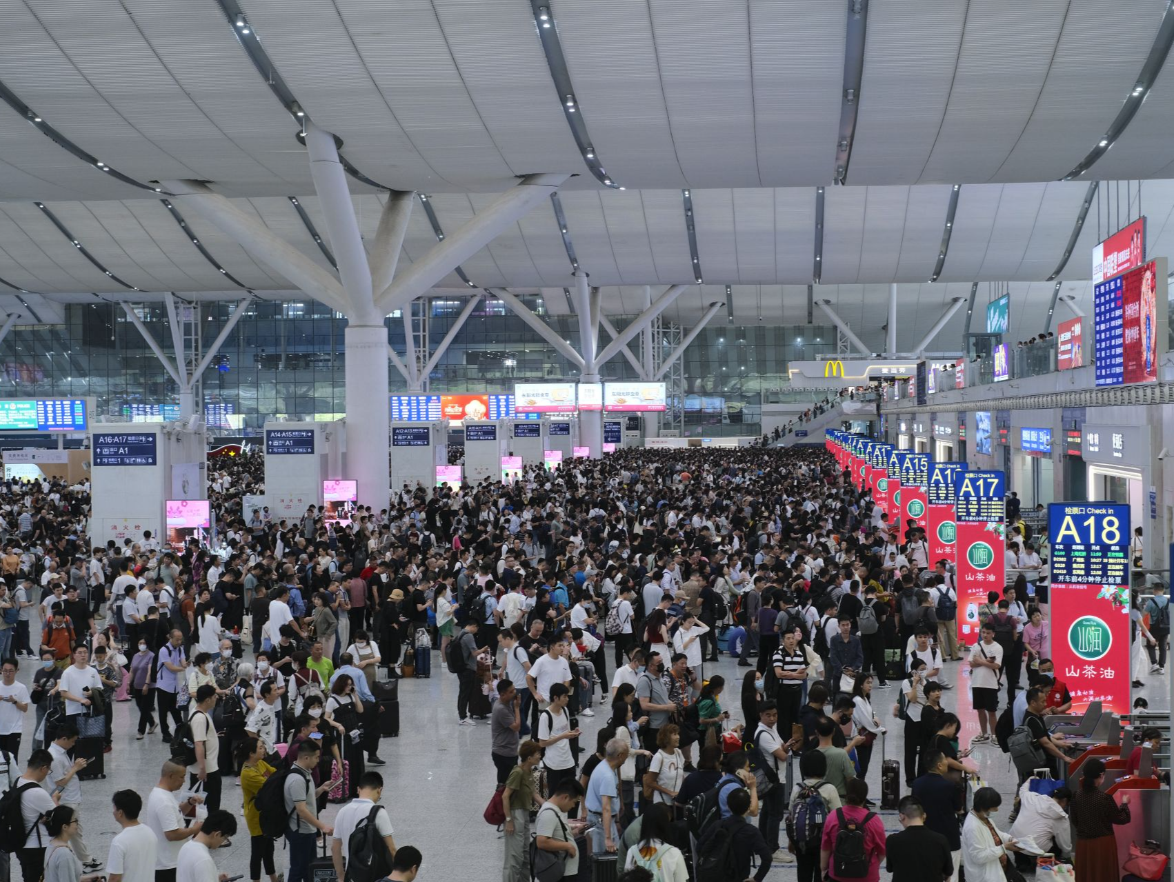 公安部交管局：今日将迎返程高峰，福建、云南等地局地有暴雨 