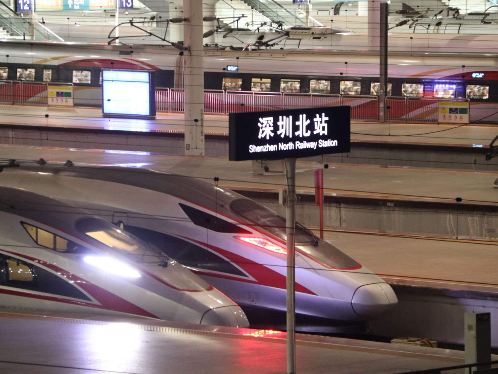 国庆假期深圳铁路到发旅客近700万人次，深圳北站3次打破客流纪录 