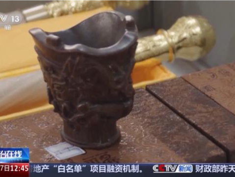 起底直播间“古董鉴宝”：老人花40余万买几百件“文物”