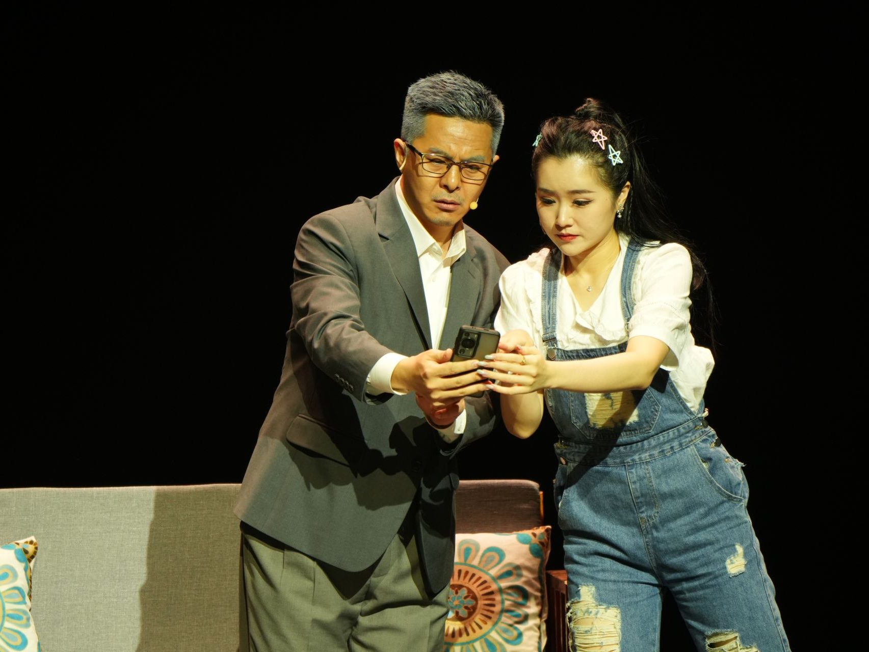 观众热泪盈眶、演出票一抢而空！原创音乐剧《心中的歌》在深圳大学首演