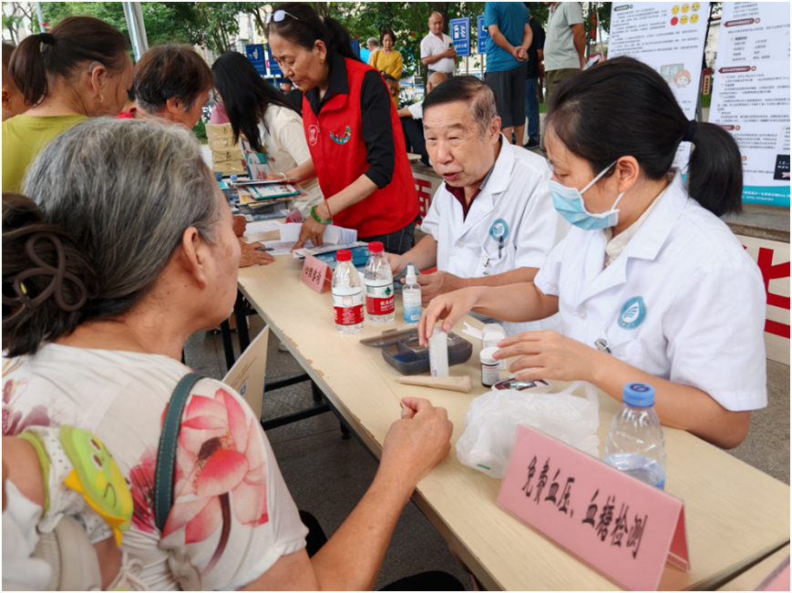 中医义诊、心理咨询……宝安区多家机构联合开展世界精神卫生日宣传活动