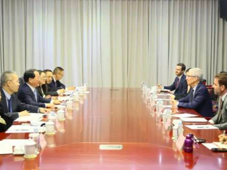 工信部部长金壮龙会见苹果公司首席执行官库克