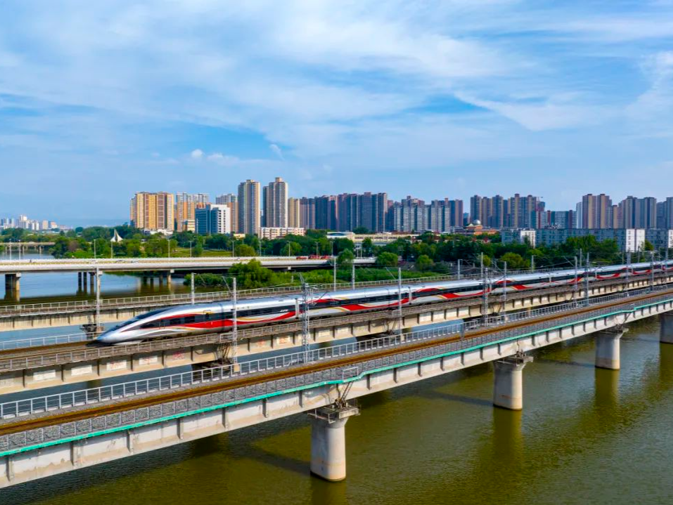 前三季度全国铁路完成固定资产投资5612亿元 同比增长10.3% 