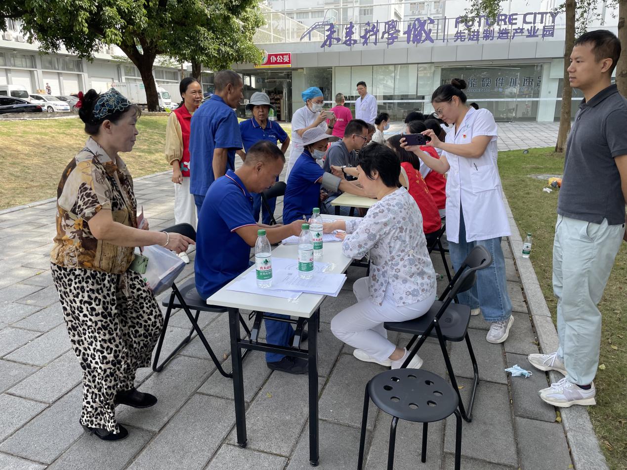南山区西丽街道阳光社区举行爱心义诊