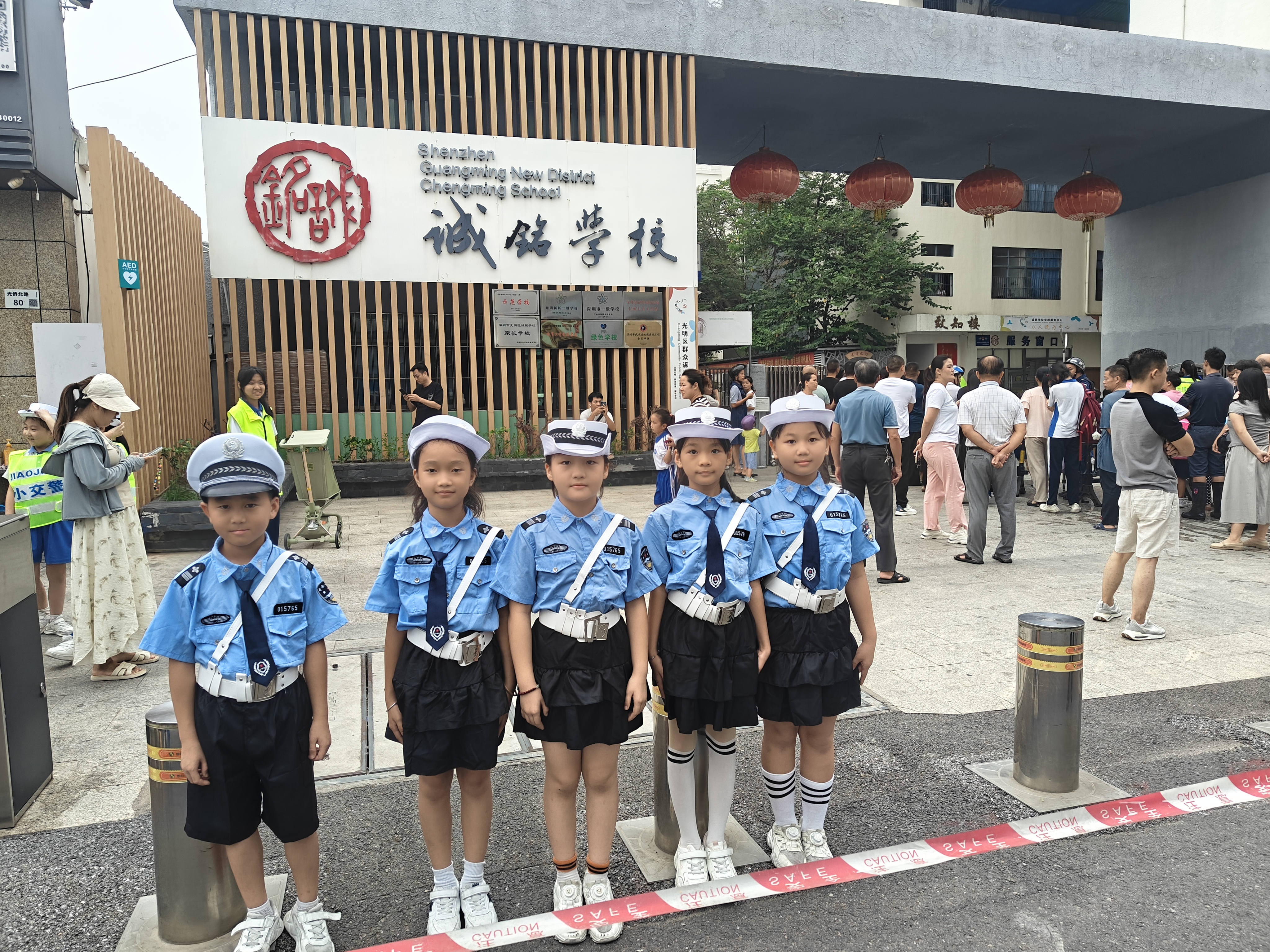 新湖“小交警”上岗  现场喊话安全出行