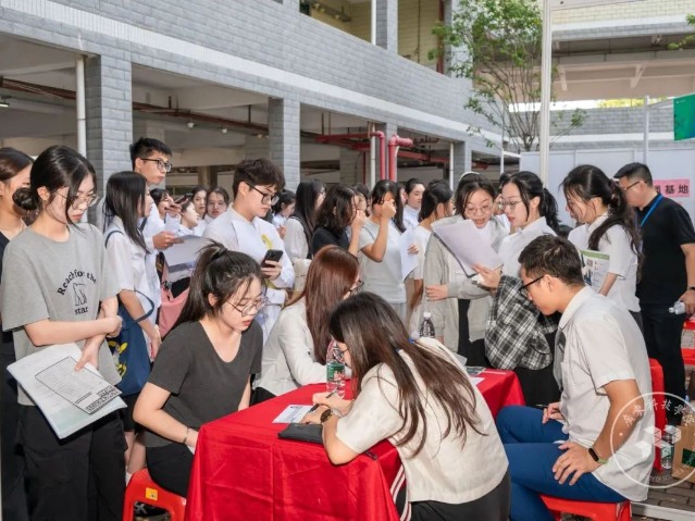 提供5000多个岗位！广东科技学院举行毕业生专场招聘会