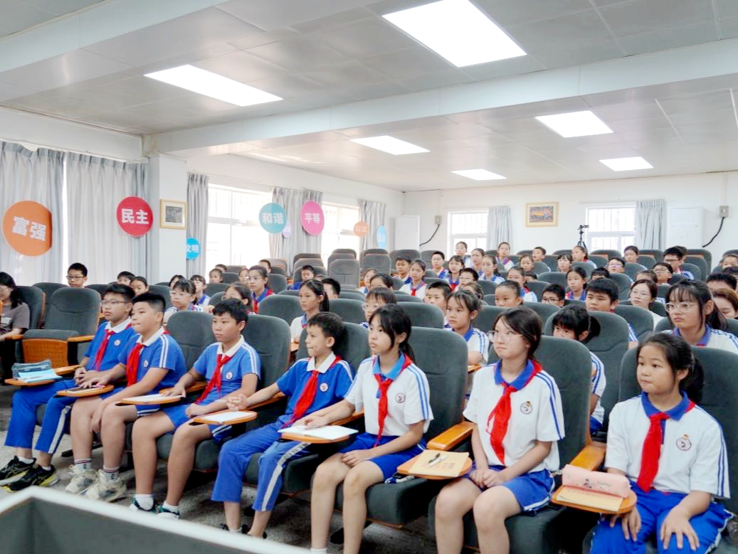 种下科幻的种子，深圳小学举行“名作家进校园”活动 