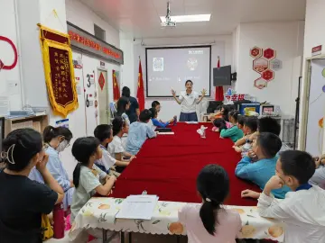 木头龙社区开展传统文化教育之京剧脸谱英文主题活动