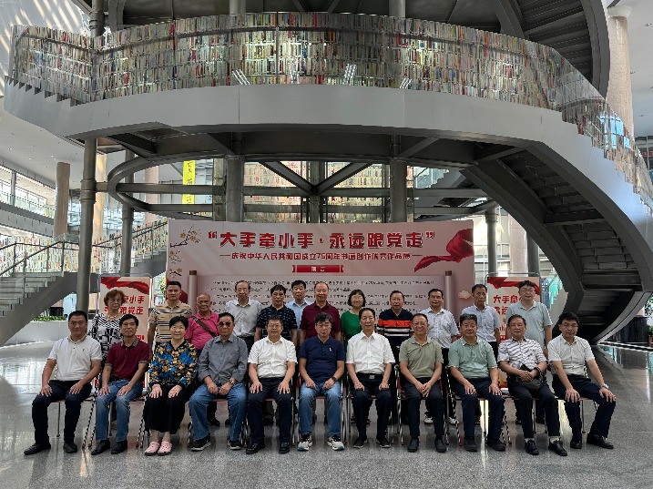 东莞举办“大手牵小手·永远跟党走”书画展
