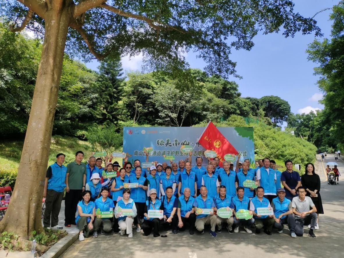 国庆长假期间：护猴志愿队塘朗山守护猕猴