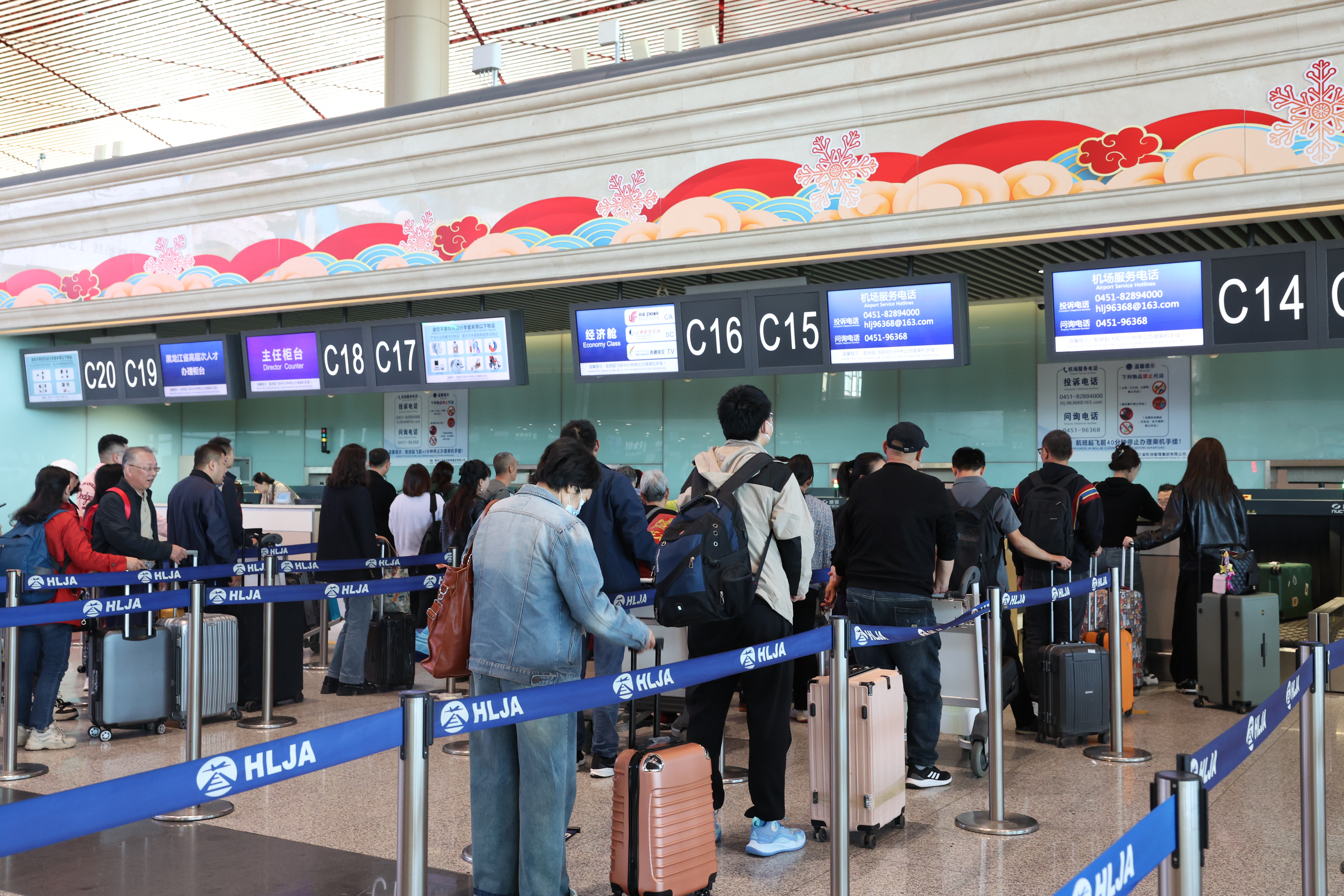 哈尔滨机场国庆黄金周运送旅客50余万人次