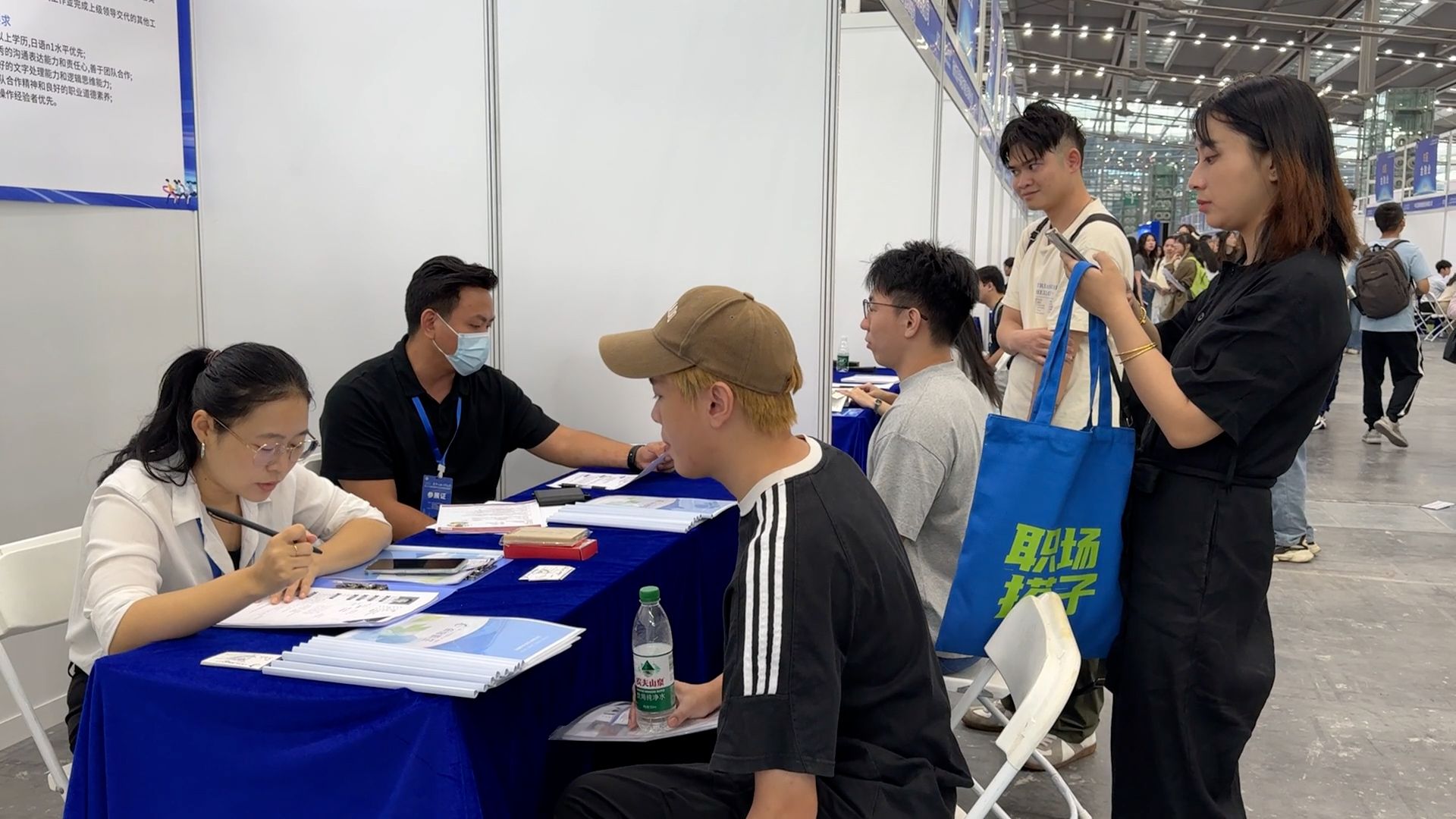 深圳年度最大规模毕业生双选会举行