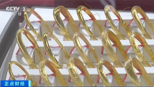 金饰品价格再涨！有人观望，有人出手 业内人士提醒→