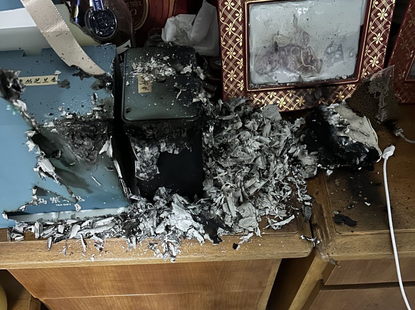 “家差点没了”！小米磁吸充电宝凌晨爆炸，官方回应 | 大公司